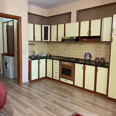 Апартаменты *Heart Of New Bazaar 1 Bed Apt* Тирана Экстерьер фото
