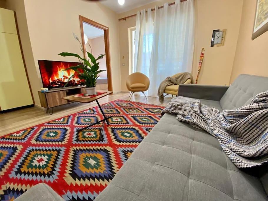 Апартаменты *Heart Of New Bazaar 1 Bed Apt* Тирана Экстерьер фото
