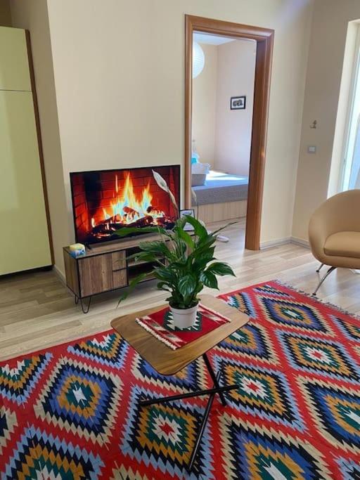 Апартаменты *Heart Of New Bazaar 1 Bed Apt* Тирана Экстерьер фото